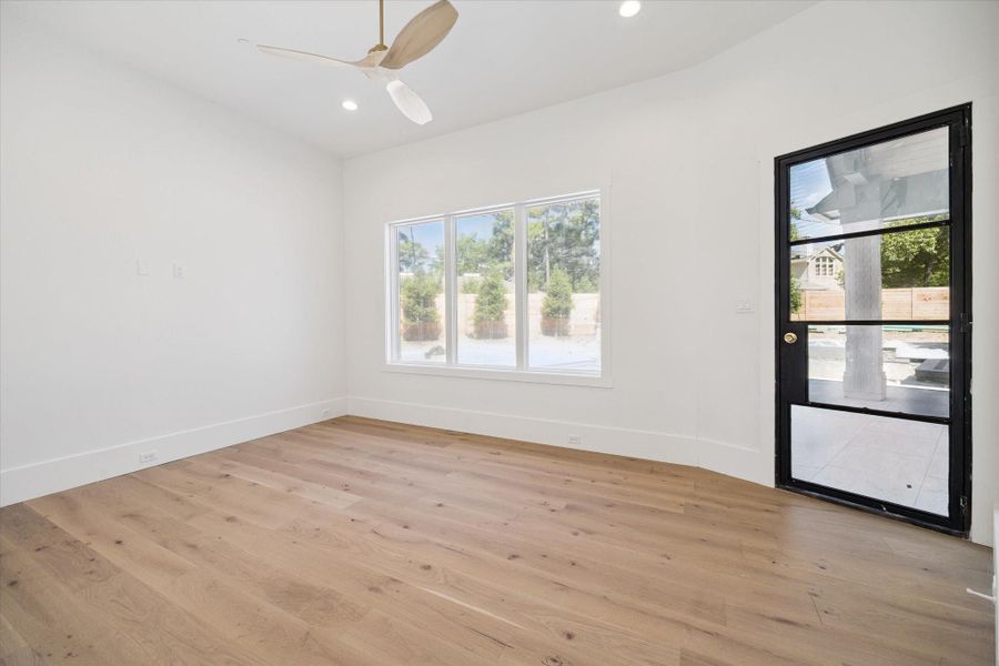 Guest quarters with access to the covered patio, outdoor kitchen a fireplace. Guest quarters with access to the covered patio, outdoor kitchen a fireplace.