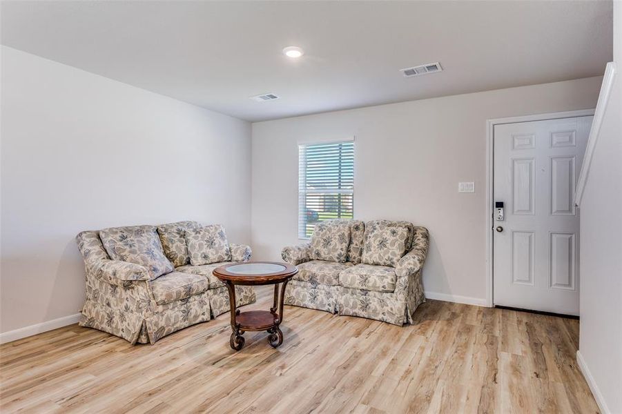 Furnished interior view inside a new home in Courtland Place, Cleburne (Image 8).