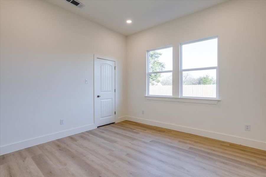 Spacious, unfurnished interior of a new home in , Dallas (Image 16).