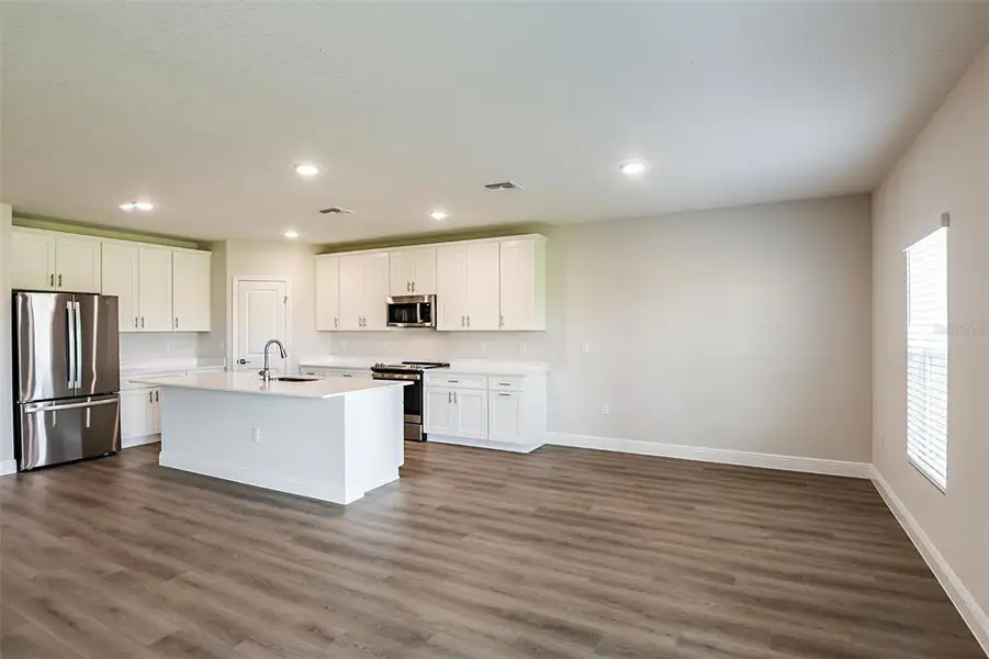 Image 31 of a home in Pasadena Landing. Image 31 of a home in Pasadena Landing.