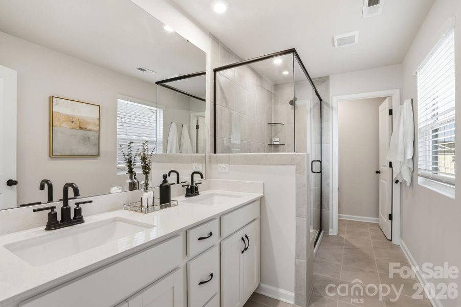 For representation purposes of floorplan only, actual homesite is under construction and design and structural options may vary