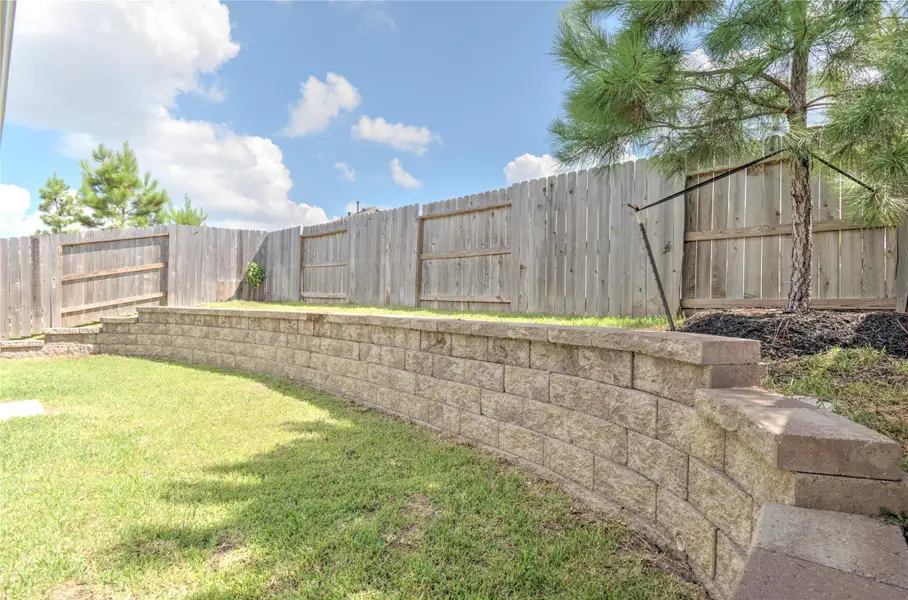 Beautifully terraced.  This would be a wonderful gardening area for those with a green thumb!