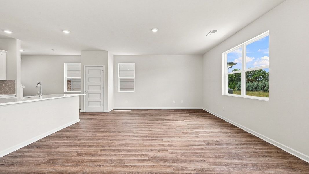 Spacious, unfurnished interior of a new home in Shoal Creek, Hampton (Image 18).