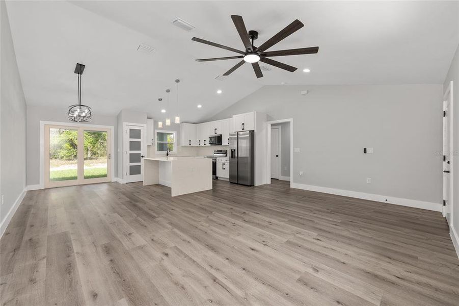 Spacious, unfurnished interior of a new home in , Ocklawaha (Image 18).