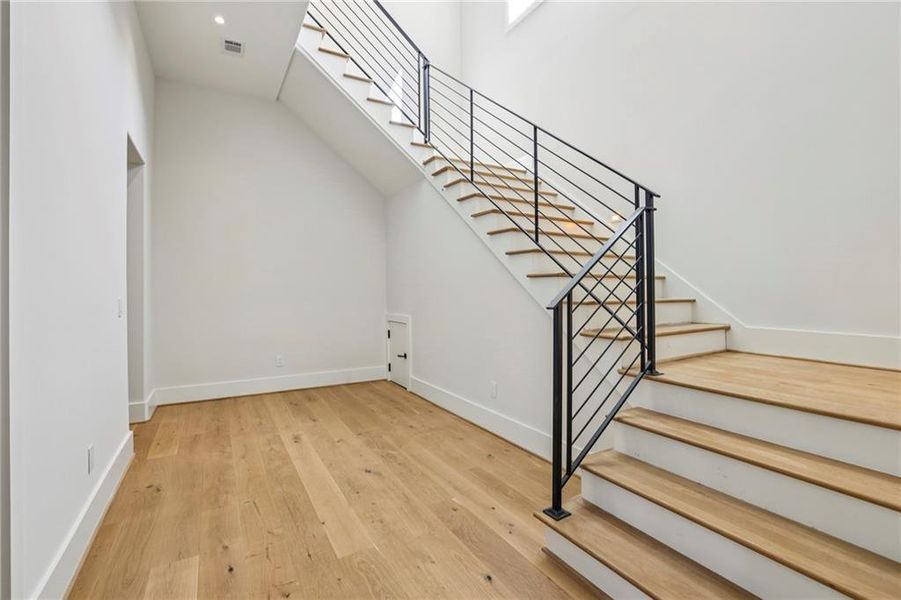 Spacious, unfurnished interior of a new home in , Atlanta (Image 35).