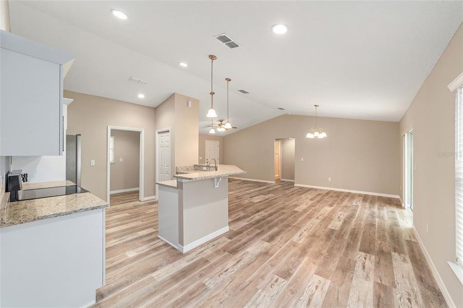 Spacious, unfurnished interior of a new home in , Ocala (Image 14).