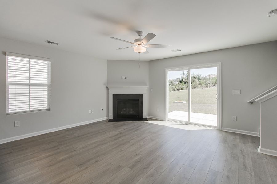 Spacious, unfurnished interior of a new home in Ellington, Elgin (Image 18).