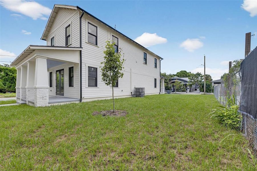 Exterior details and patio area of a home in , Tampa (Image 2).