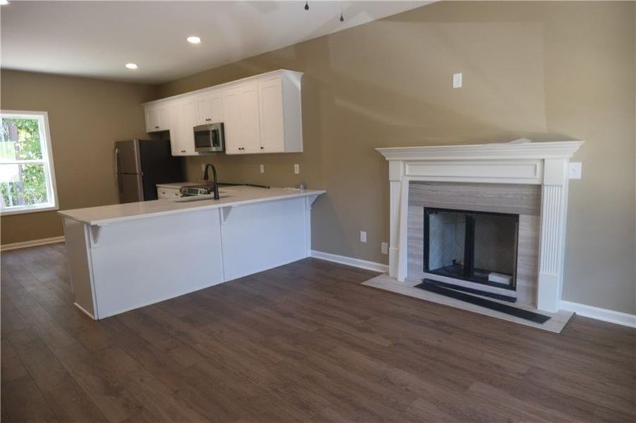 Spacious, unfurnished interior of a new home in , Gainesville (Image 7).