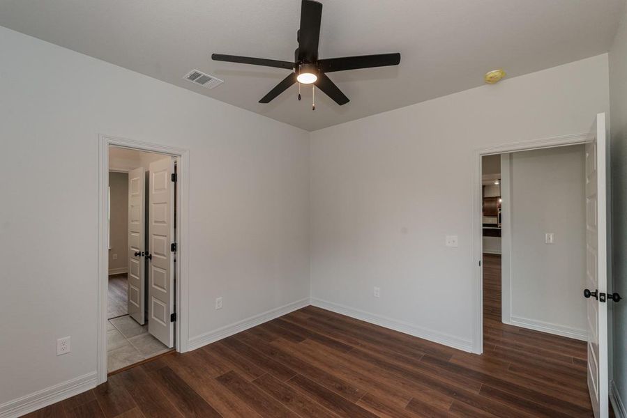 Spacious, unfurnished interior of a new home in , Beaumont (Image 24).