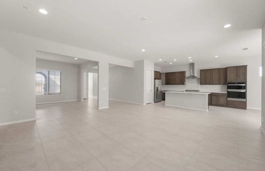 Spacious, unfurnished interior of a new home in Visara, Surprise (Image 17).