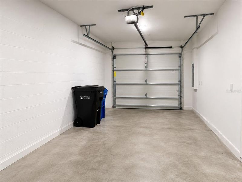 Spacious, unfurnished interior of a new home in , Tampa (Image 31).
