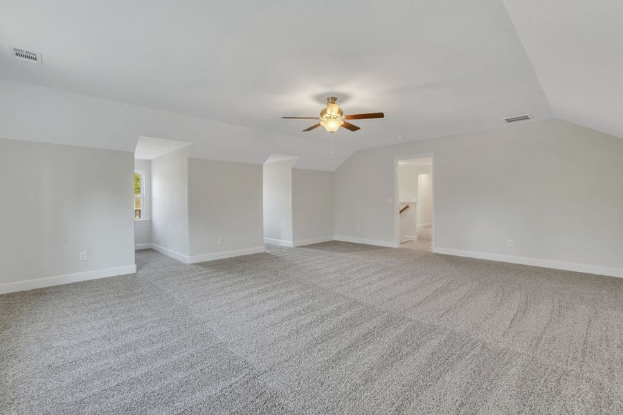 Spacious, unfurnished interior of a new home in NorthShore on the St. Marys River, Kingsland (Image 32).