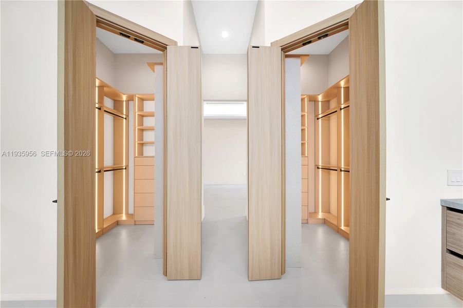 Spacious, unfurnished interior of a new home in , Miami (Image 27).