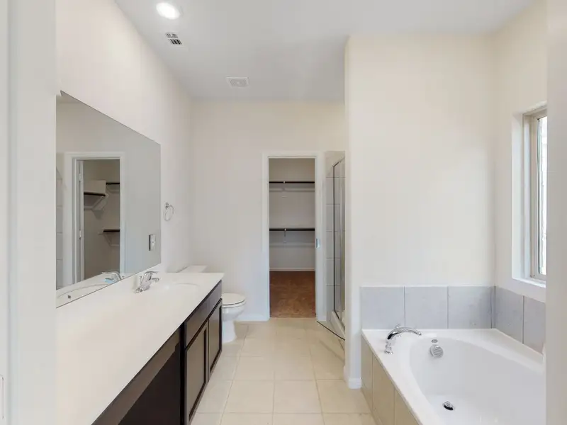 Owner's Bathroom Owner's Bathroom