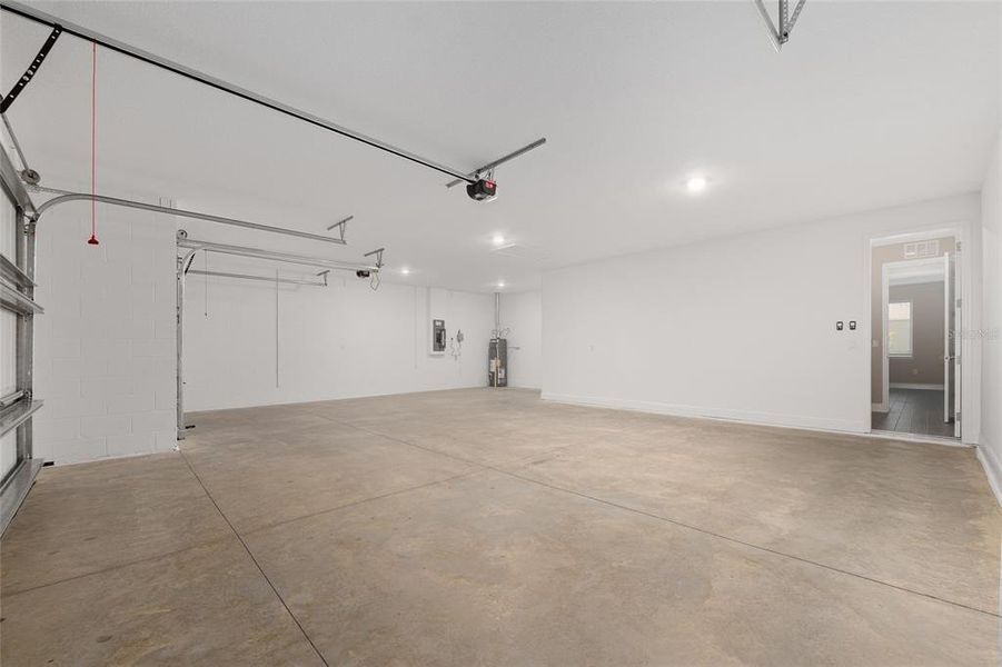 Spacious, unfurnished interior of a new home in , Ocala (Image 45).