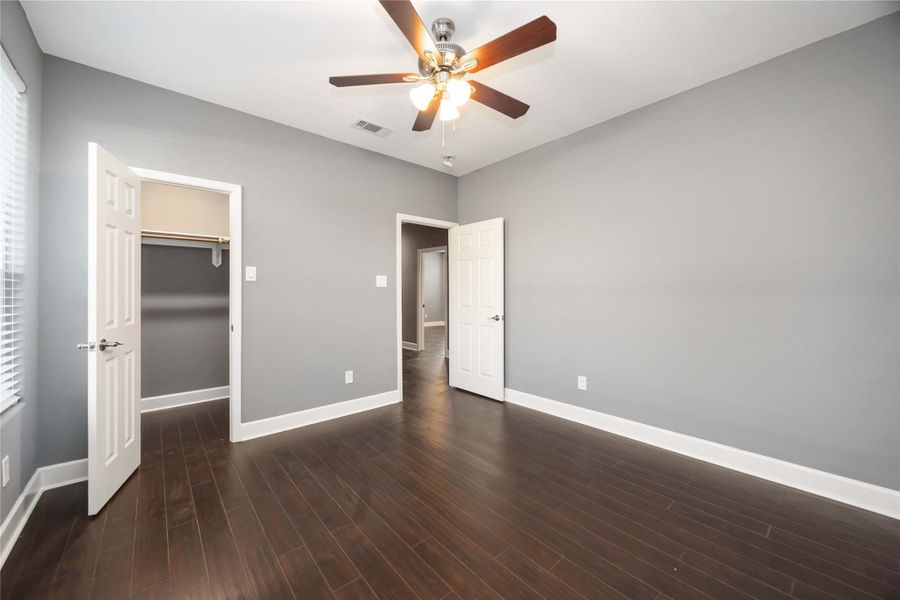 Spacious, unfurnished interior of a new home in , Houston (Image 35).