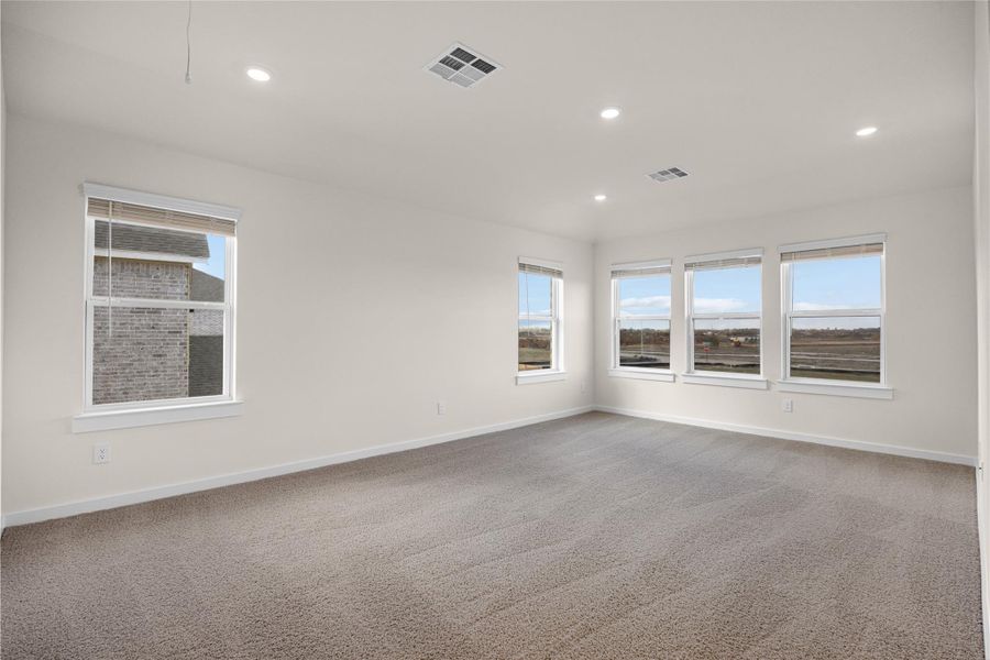 Spacious, unfurnished interior of a new home in Creekhaven, Iowa Colony (Image 32).