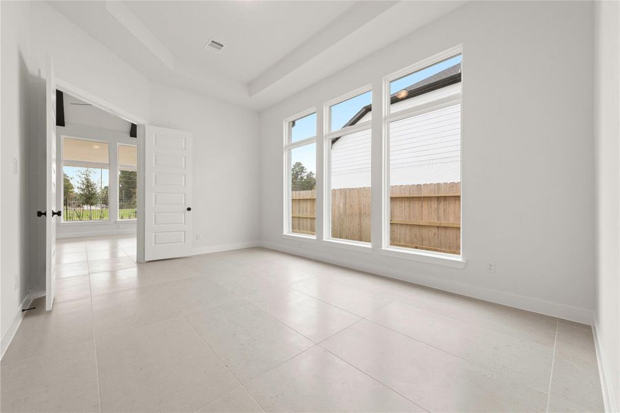 Spacious, unfurnished interior of a new home in ARTAVIA® - 65' Art Collection, Conroe (Image 9).