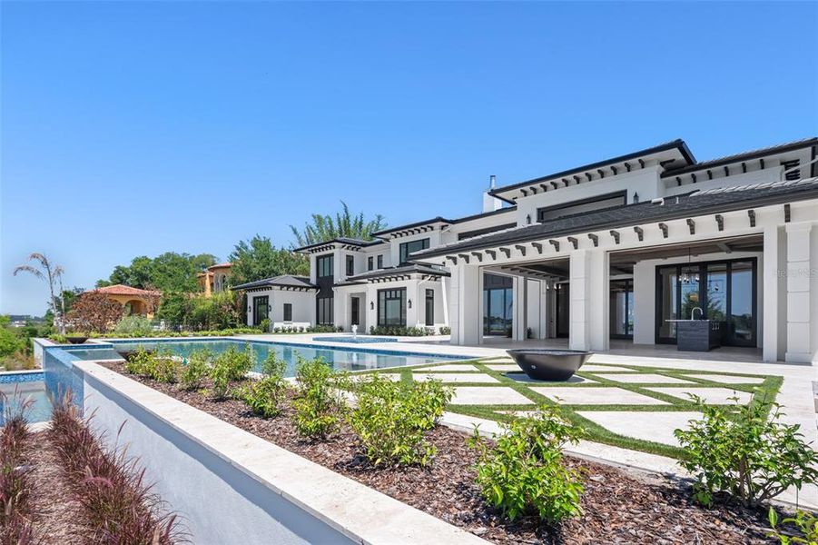 Community amenities in , Windermere (Image 83).