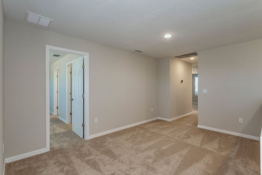 Spacious, unfurnished interior of a new home in Scenic Terrace, Haines City (Image 14).