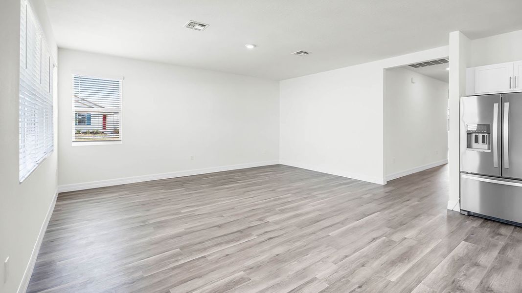 Spacious, unfurnished interior of a new home in Hawthorne Ranch, Lakeland (Image 14).
