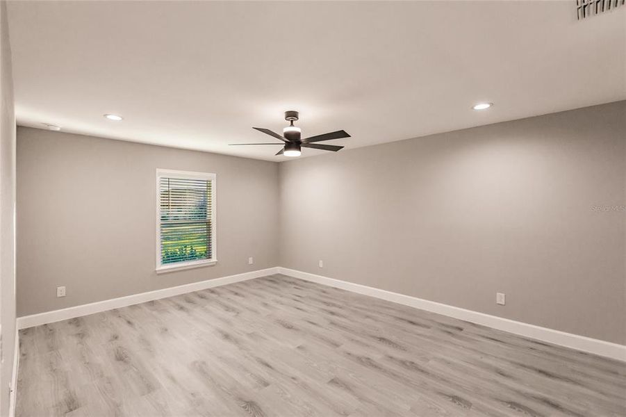 Spacious, unfurnished interior of a new home in , Cape Coral (Image 18).