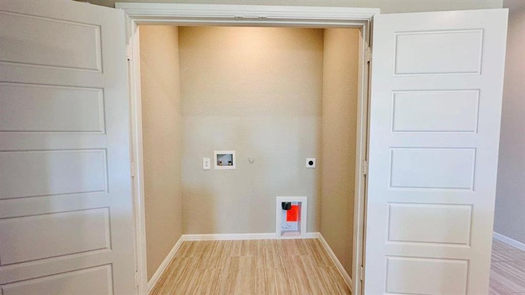 Spacious, unfurnished interior of a new home in Orchard Village, Fort Worth (Image 9).