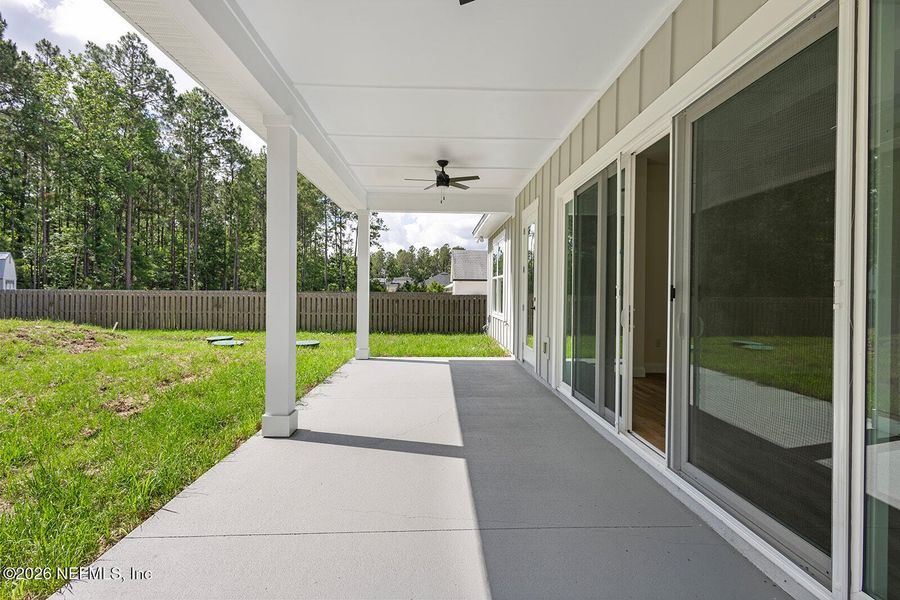 Exterior details and patio area of a home in , Yulee (Image 4).
