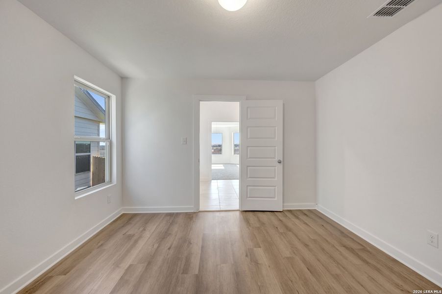 Spacious, unfurnished interior of a new home in Paloma Park, Converse (Image 36).