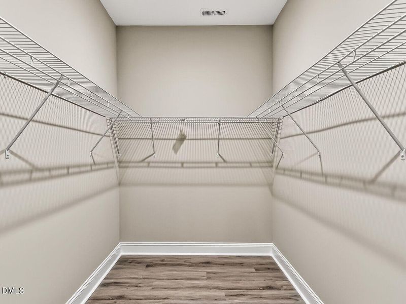 018-1280x960-closet