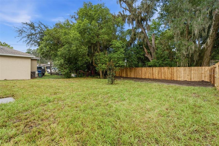 Exterior details and patio area of a home in , Deland (Image 3).