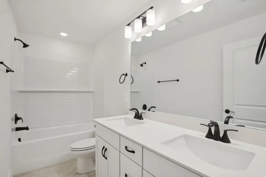 Furnished interior view inside a new home in Mission Hills, La Vergne (Image 6).