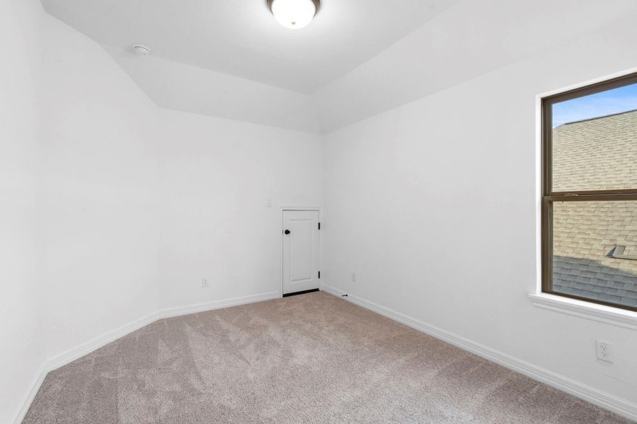 Spacious, unfurnished interior of a new home in Brookewater, Rosenberg (Image 31).