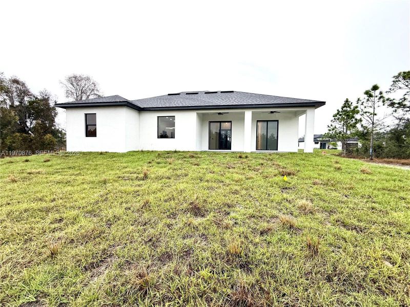 Exterior details and patio area of a home in , Lehigh Acres (Image 4).