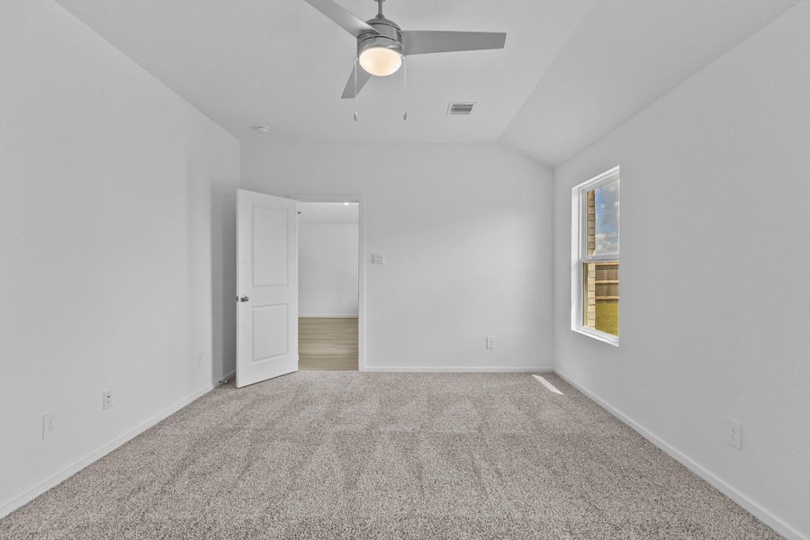 Spacious, unfurnished interior of a new home in Sunterra Lakes, Brookshire (Image 14). Spacious, unfurnished interior of a new home in Sunterra Lakes, Brookshire (Image 14).