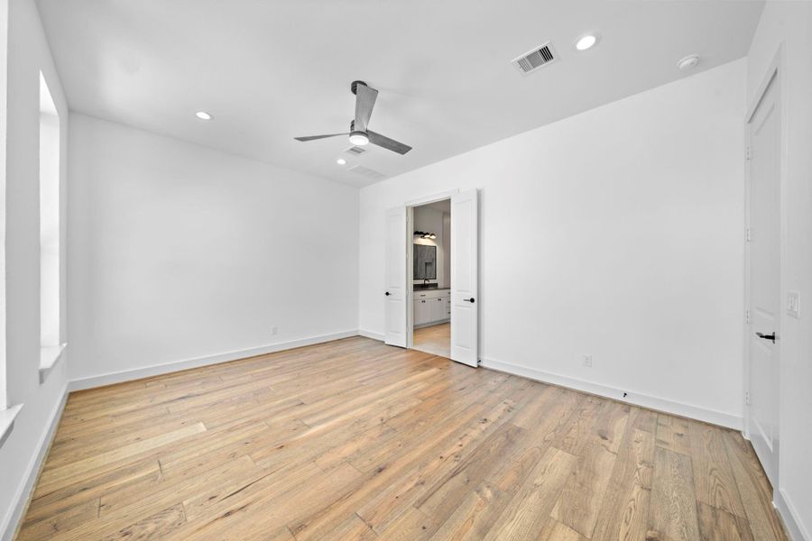 Spacious, unfurnished interior of a new home in Spring Valley Creek, Houston (Image 33).