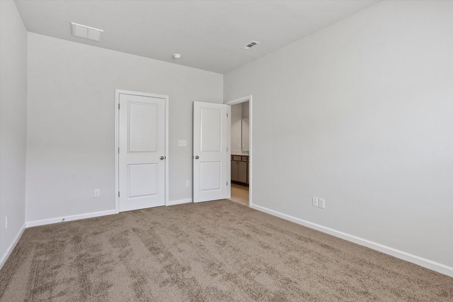 Spacious, unfurnished interior of a new home in Renaissance at White Oak, Garner (Image 18).
