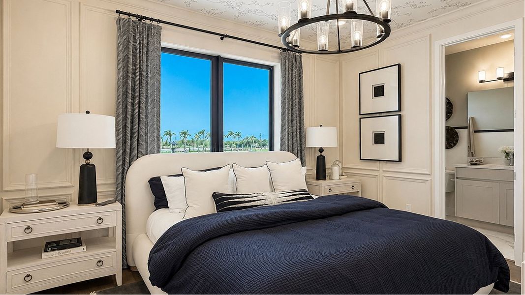 4662 Versailles Bed4 1of2 F2 Base1