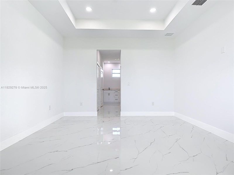 Spacious, unfurnished interior of a new home in , Lehigh Acres (Image 38).