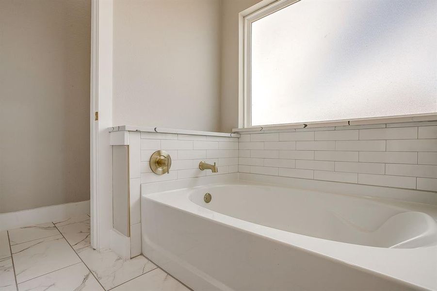 Close-up of interior finishes inside a home in , Mineral Wells (Image 19).