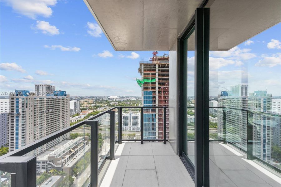 Condo located in Miami, FL showcasing its design and architecture (Image 4).