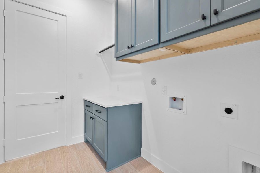 Furnished interior view inside a new home in Evergreen, Conroe (Image 17).