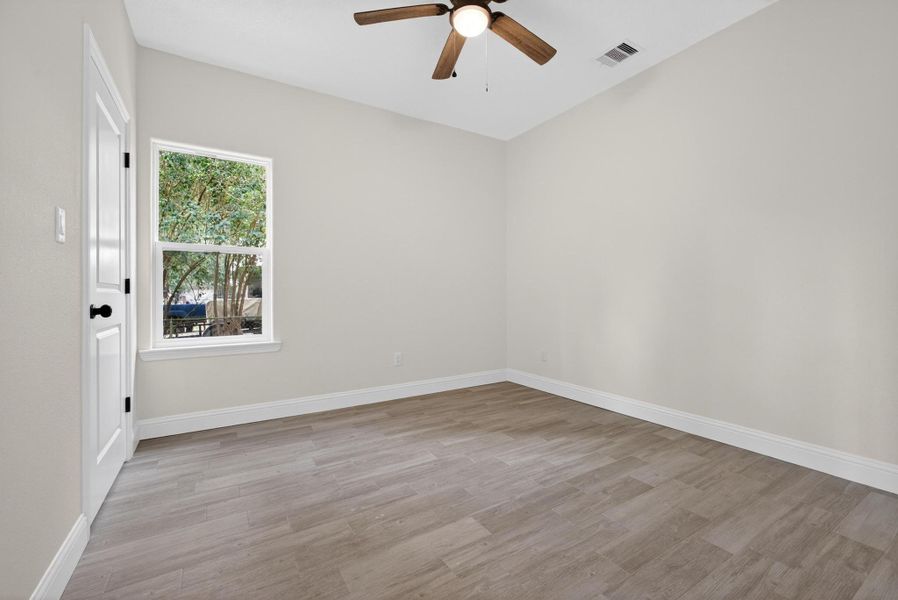 Spacious, unfurnished interior of a new home in , Beaumont (Image 17).