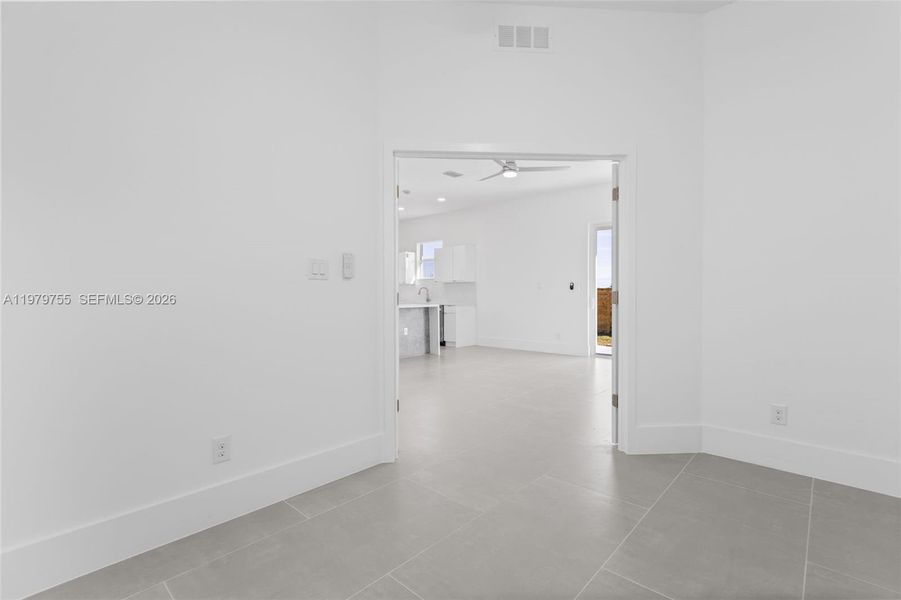 Spacious, unfurnished interior of a new home in , Lehigh Acres (Image 23).