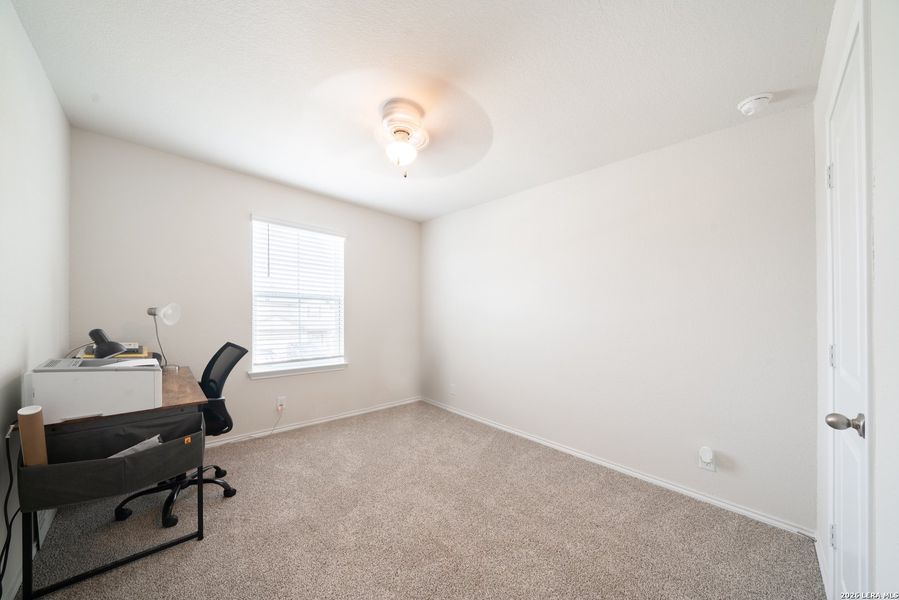 Spacious, unfurnished interior of a new home in , Floresville (Image 23).