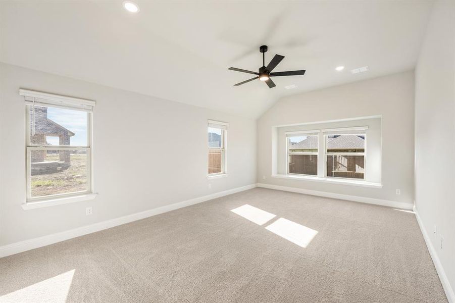 Spacious, unfurnished interior of a new home in Eagle Glen 50, Alvarado (Image 31).