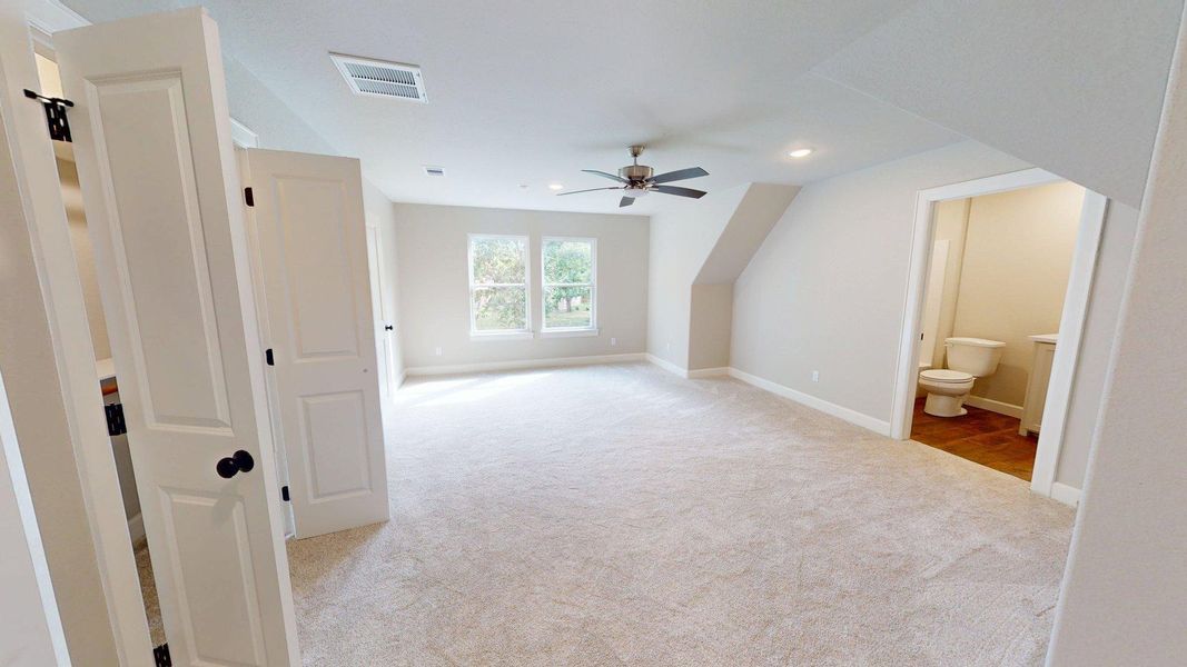 Spacious, unfurnished interior of a new home in , Lake Jackson (Image 16).