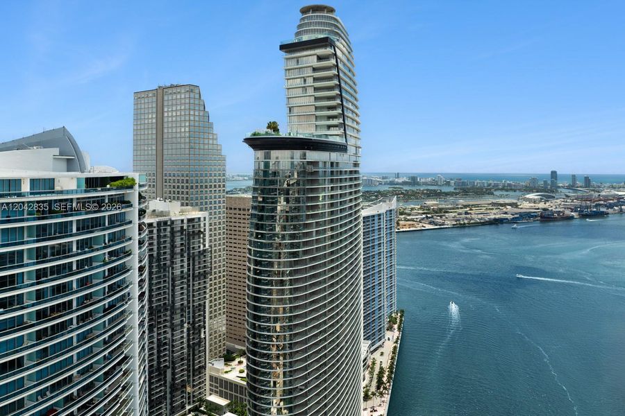 Condo located in Miami, FL showcasing its design and architecture (Image 3).