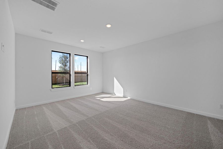 Spacious, unfurnished interior of a new home in Jubilee 45' 70', Hockley (Image 15).
